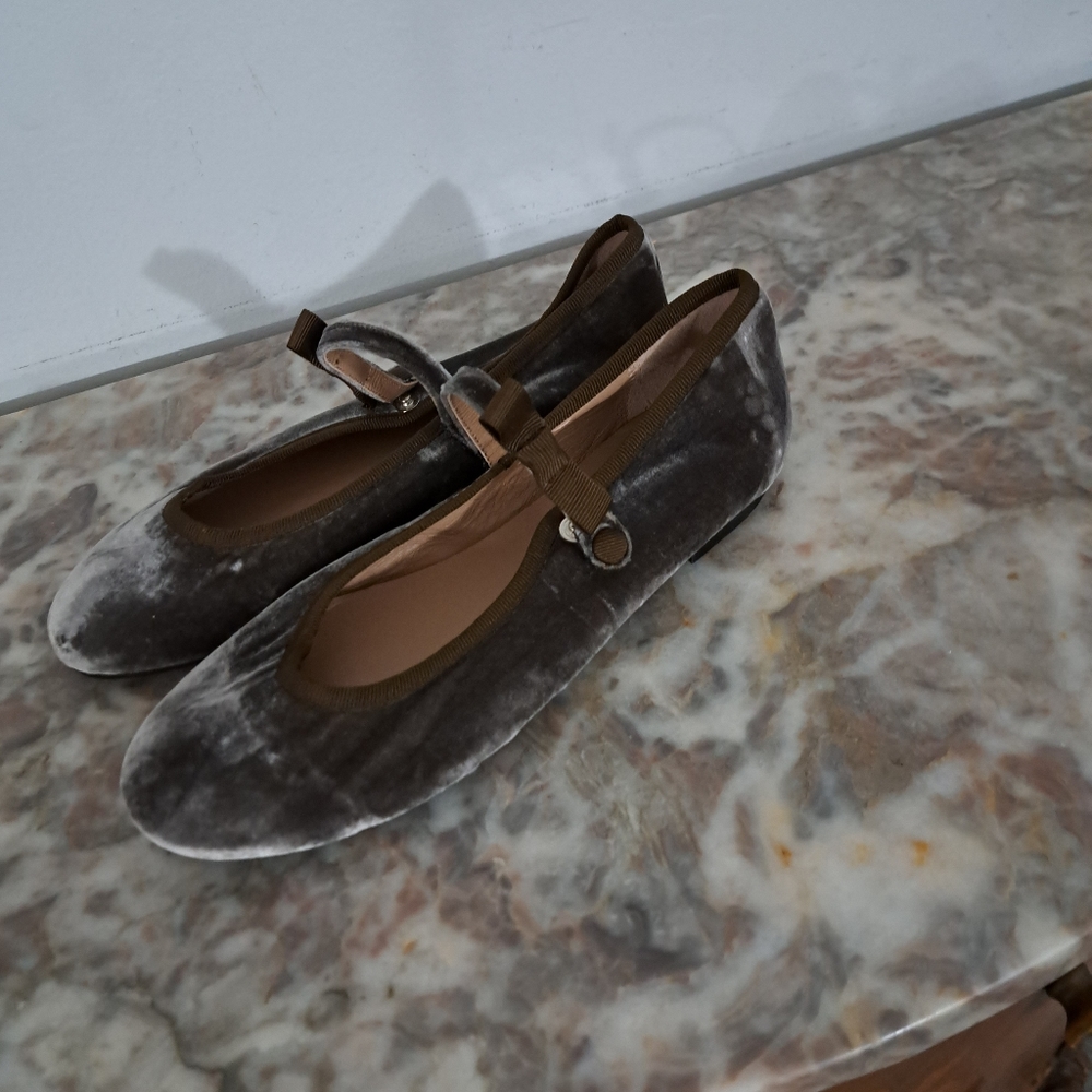 Zubbii Girls Brown Dress Shoes Size 38 (US 7.5) New Unboxed